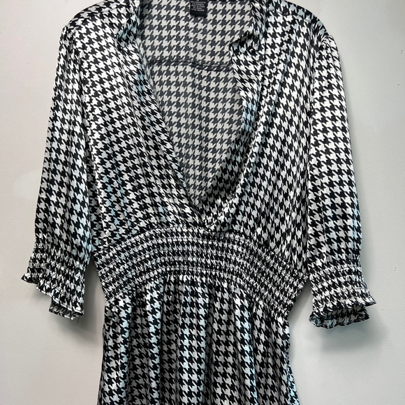 BCBGMaxAzria Tops - BCBG Maxazria Shirt